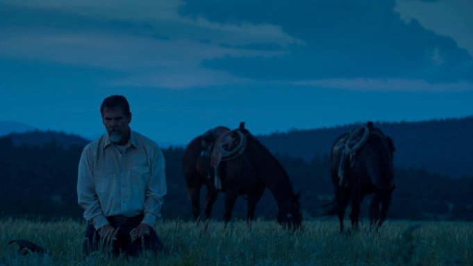 Series: reseña de «Outer Range: Episodios 1/2», de Brian Watkins (Amazon Prime Video)