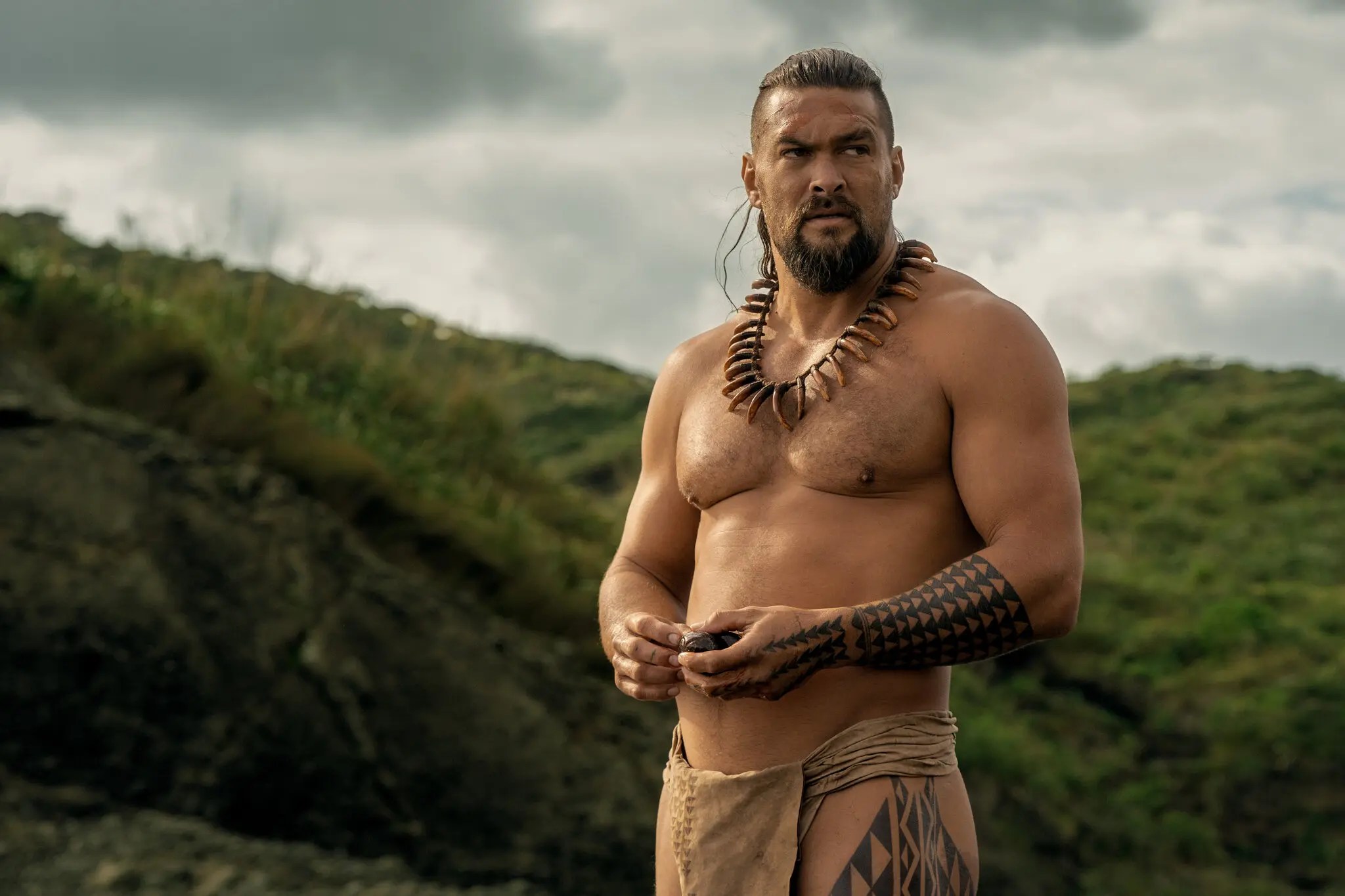 Series: reseña de «El gran guerrero» («Chief of War»), de Jason Momoa y Thomas Paʻa Sibbett (Apple TV+)