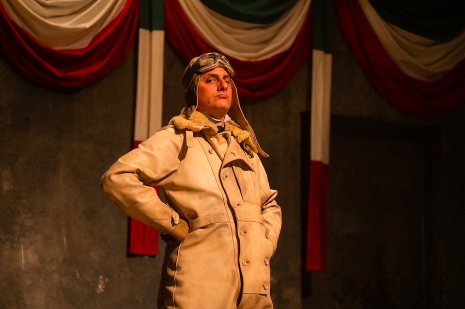 Series: crítica de «Mussolini: hijo del siglo» («Mussolini: Son of the Century»), de Joe Wright (MUBI)