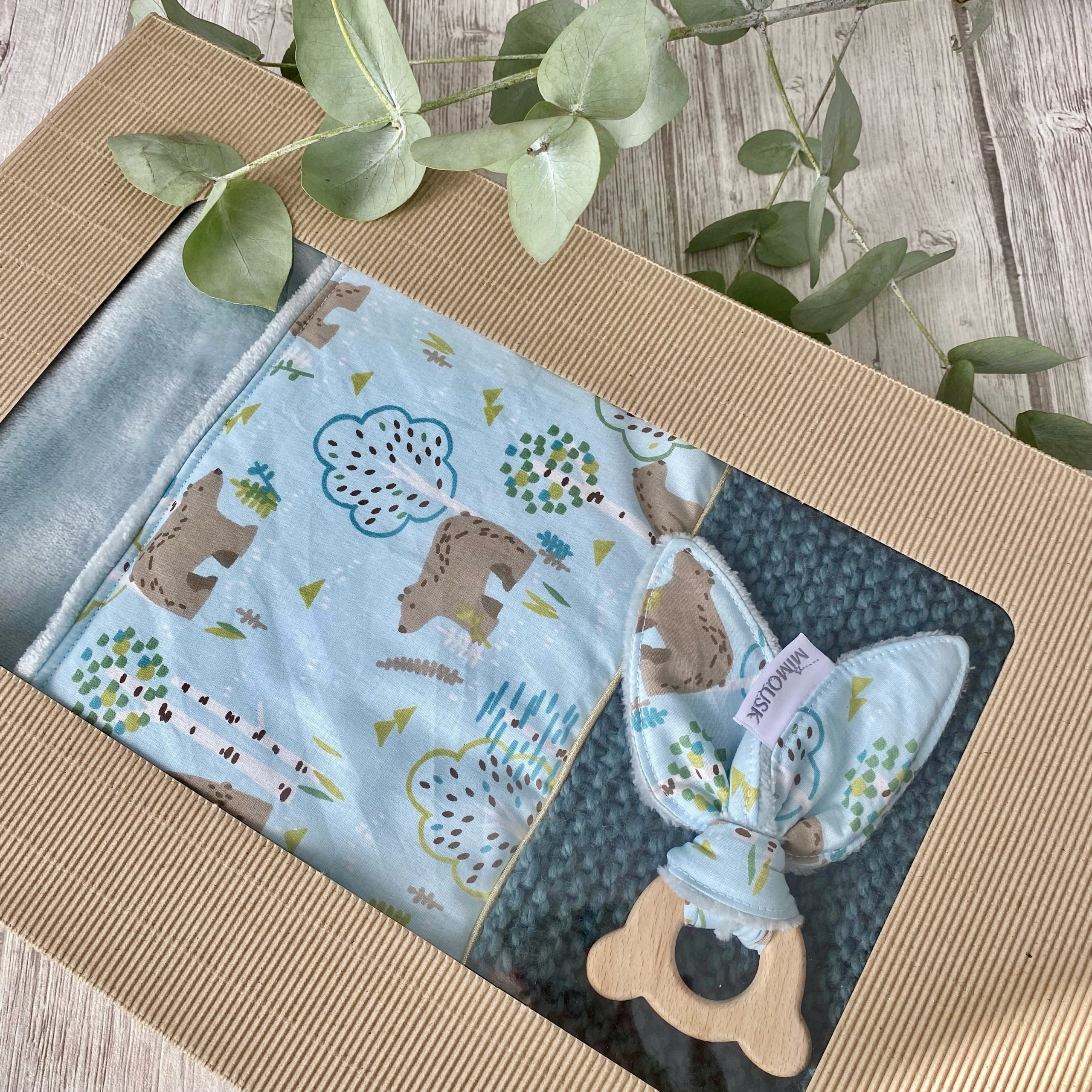 Le top 10 des cadeaux de naissance à offrir absolument · un bavoir… ou plusieurs ! Site Specialise Dans Les Loisirs Creatifs Et Dans Le Do It Youself Mimousk