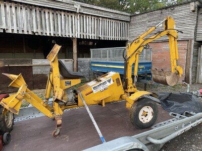 Benford ME130 Tow Along Mini Digger Excavator Mantis Benford ME130 Tow Along Mini Digger Excavator Mantis