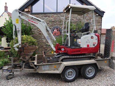 TAKEUCHI TB216 MINI DIGGER, EXCAVATOR, 3 buckets & hitch, expanding tracks TAKEUCHI TB216 MINI DIGGER, EXCAVATOR, 3 buckets & hitch, expanding tracks