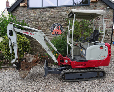 TAKEUCHI TB216 MINI DIGGER, EXCAVATOR, 3 buckets & hitch, expanding tracks TAKEUCHI TB216 MINI DIGGER, EXCAVATOR, 3 buckets & hitch, expanding tracks