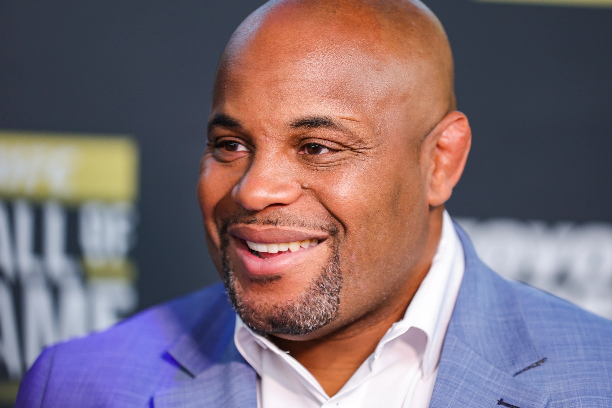 Daniel Cormier advierte a Pereira sobre el poder de KO de Blachowicz