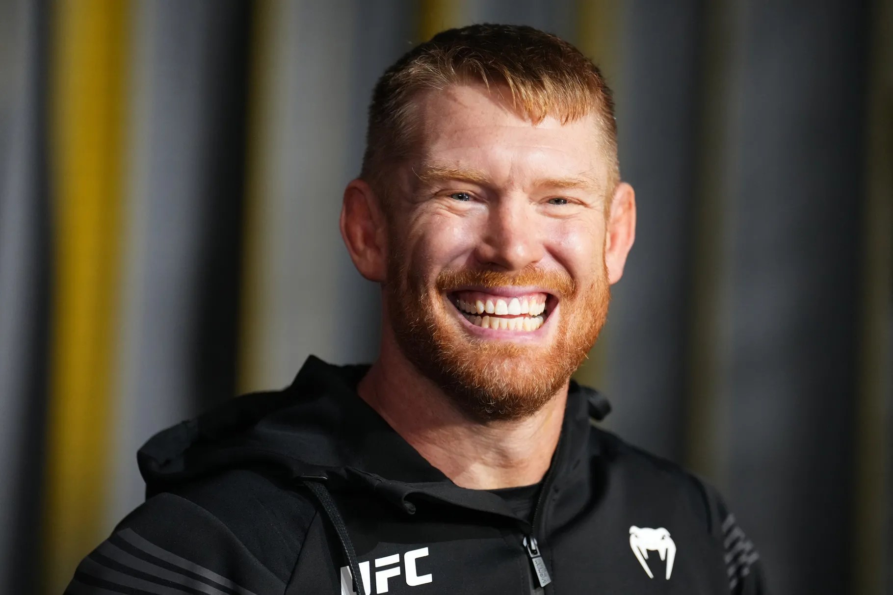 Sam Alvey firma con Karate Combat