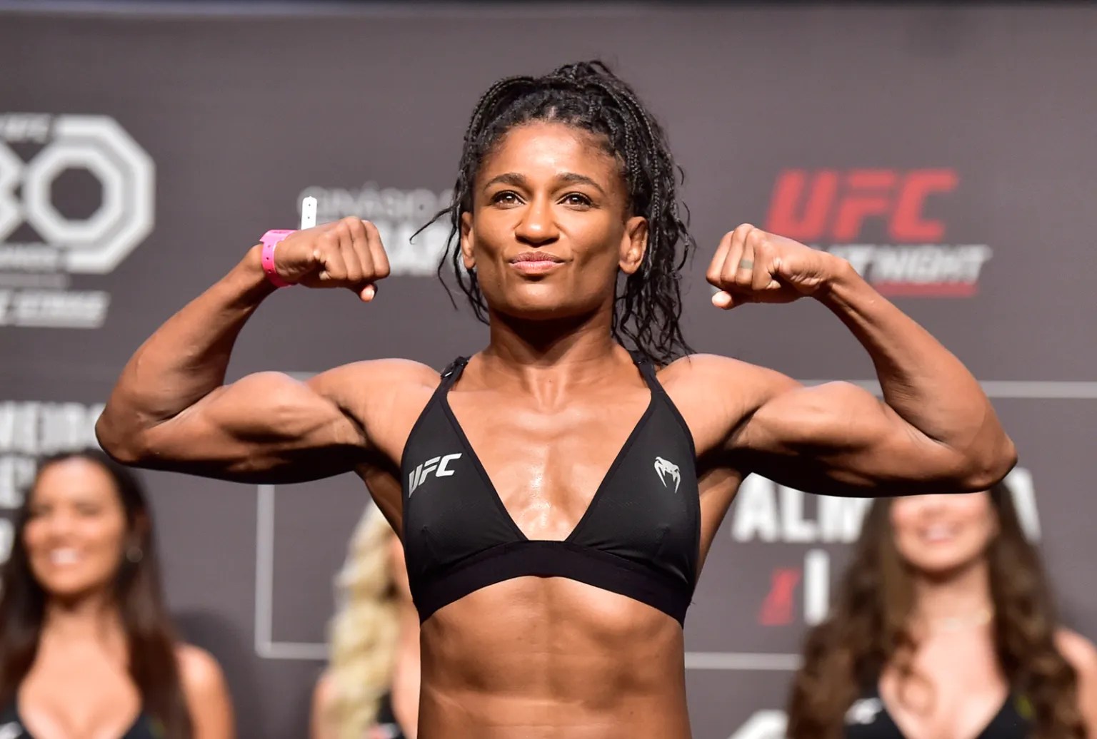 Angela Hill enfrenta a Luana Pinheiro el 18 de mayo