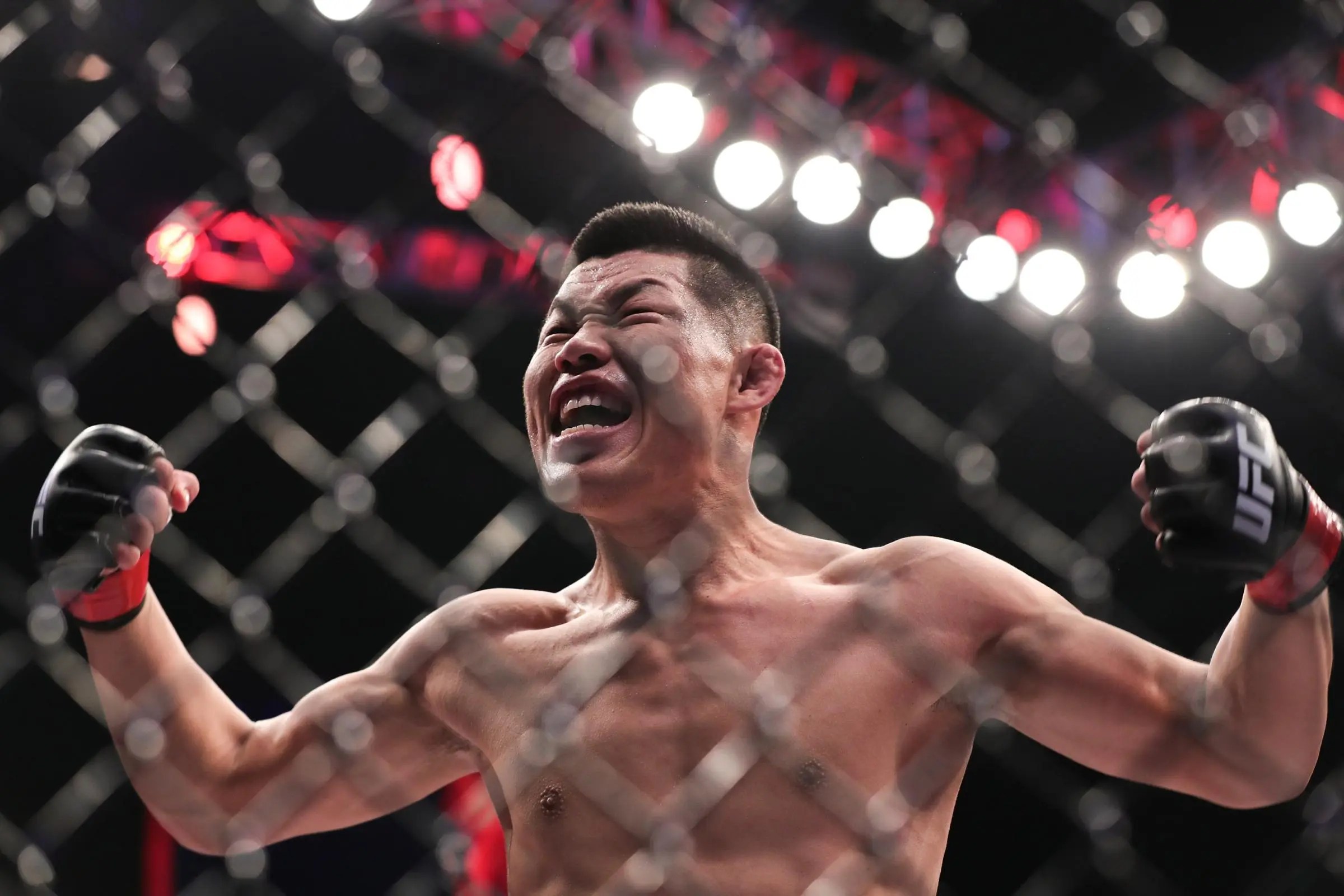 Li Jingliang enfrenta a Carlos Prates en el UFC 305
