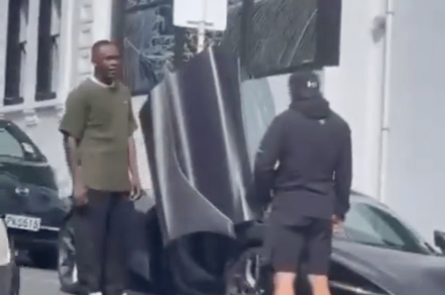 Screen Shot 2024 09 05 at 11.43.38 VIDEO: Israel Adesanya casi se va a los golpes con peatón en Nueva Zelanda
