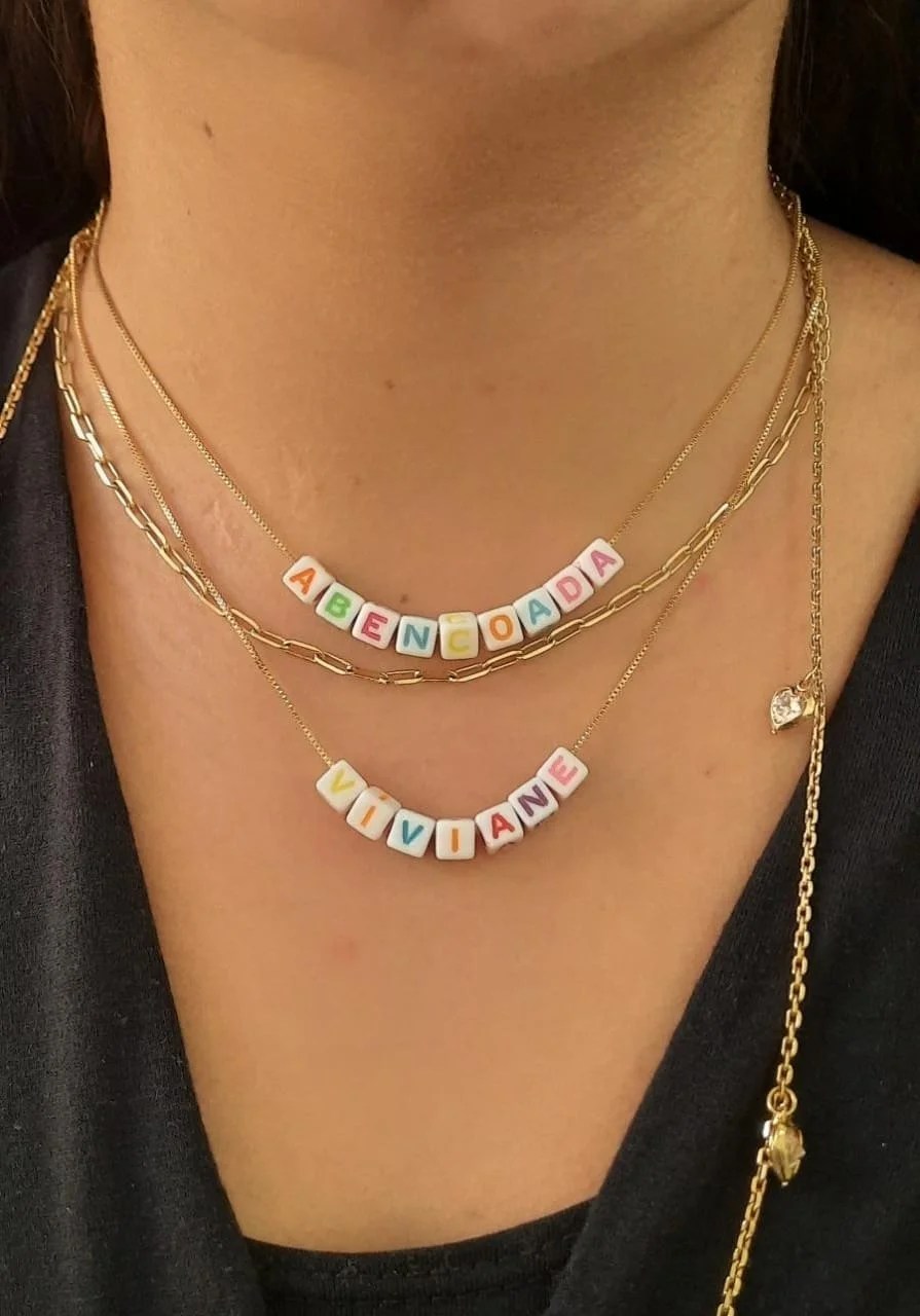 Colar Personalizado Duplo com Letras Coloridas banhado a