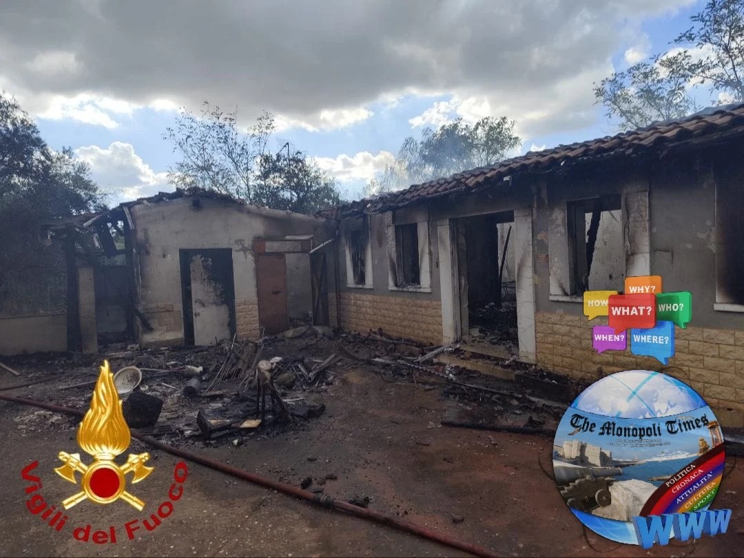 Inferno di Fiamme a Corato: Villa Abbandonata, Camper e Semirimorchio Distrutti
