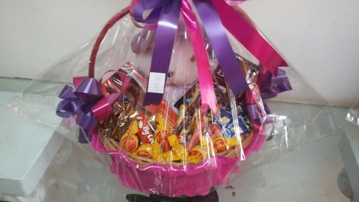 Casi cualquier cosa se puede regalar como premios de rifas, pero algunos artículos que funcionan muy bien en las rifas son los electrónicos, los regalos hechos . Como Fazer Cestas De Chocolate Para Vender Da Dinheiro