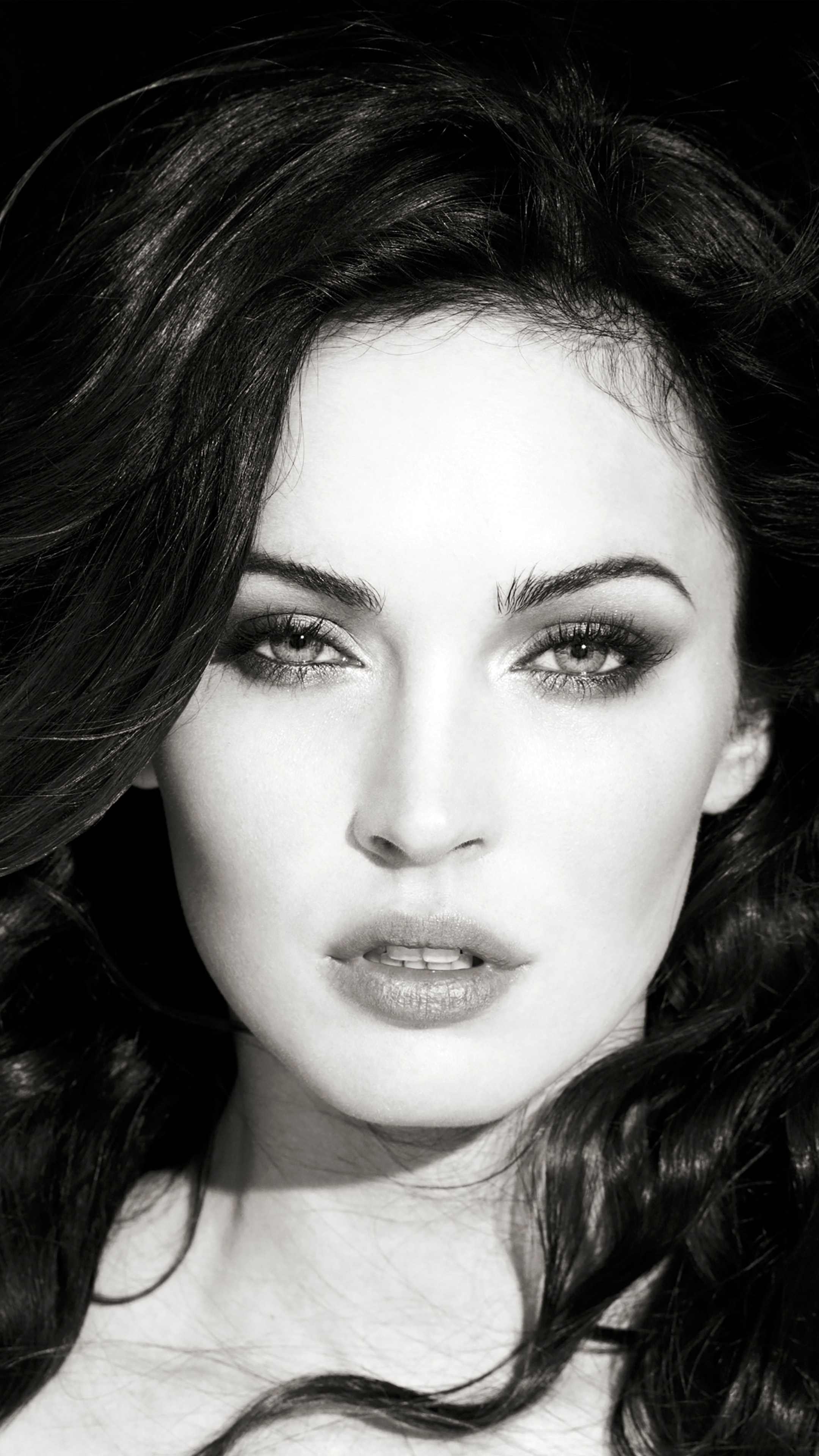 Megan Fox 2019 Black White 4k Ultra Hd Mobile Wallpaper