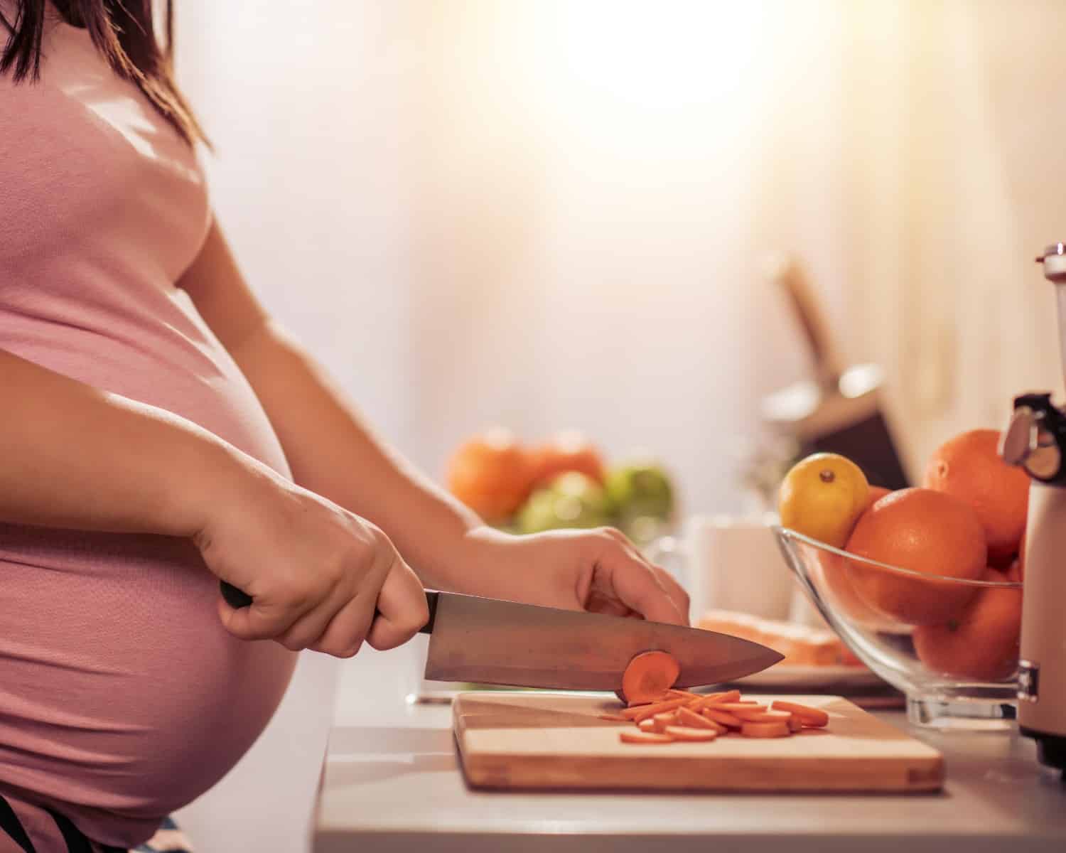 The Best Foods and Drinks for Pregnant Women Who Work