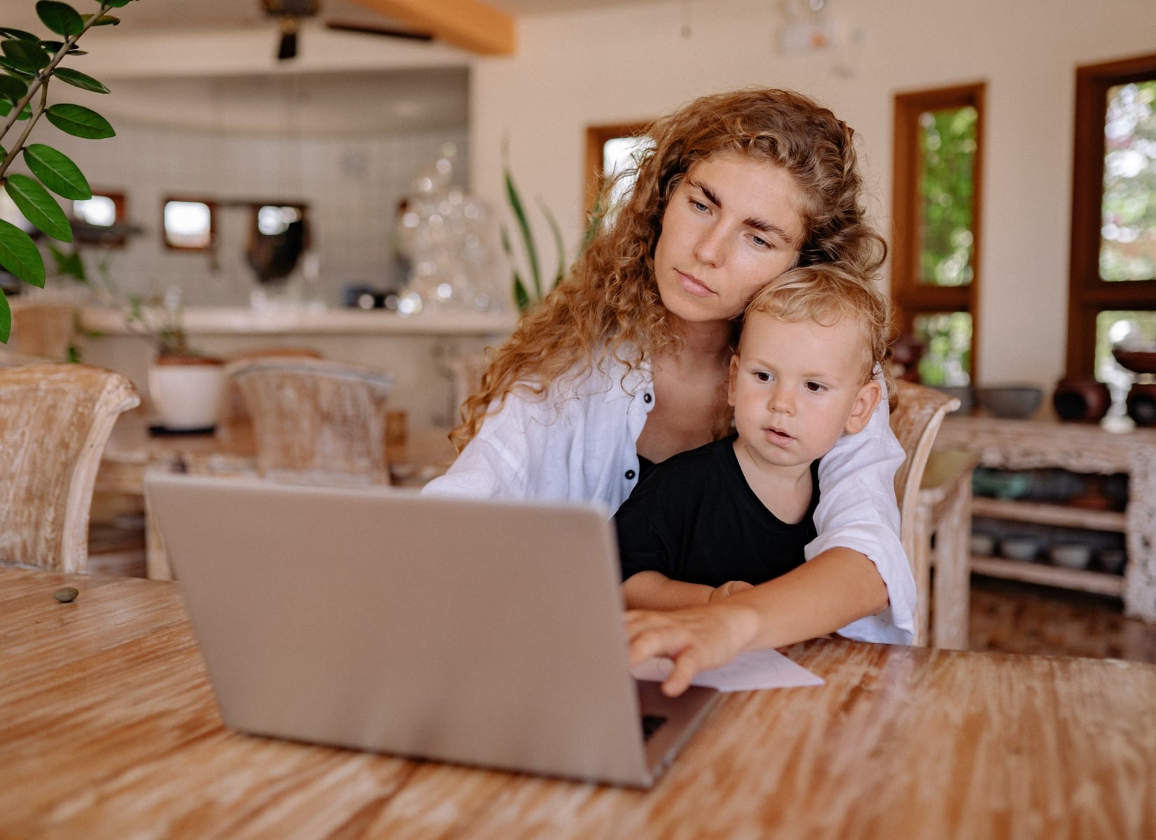 What to do if You’re Struggling to Cope with Work and Motherhood