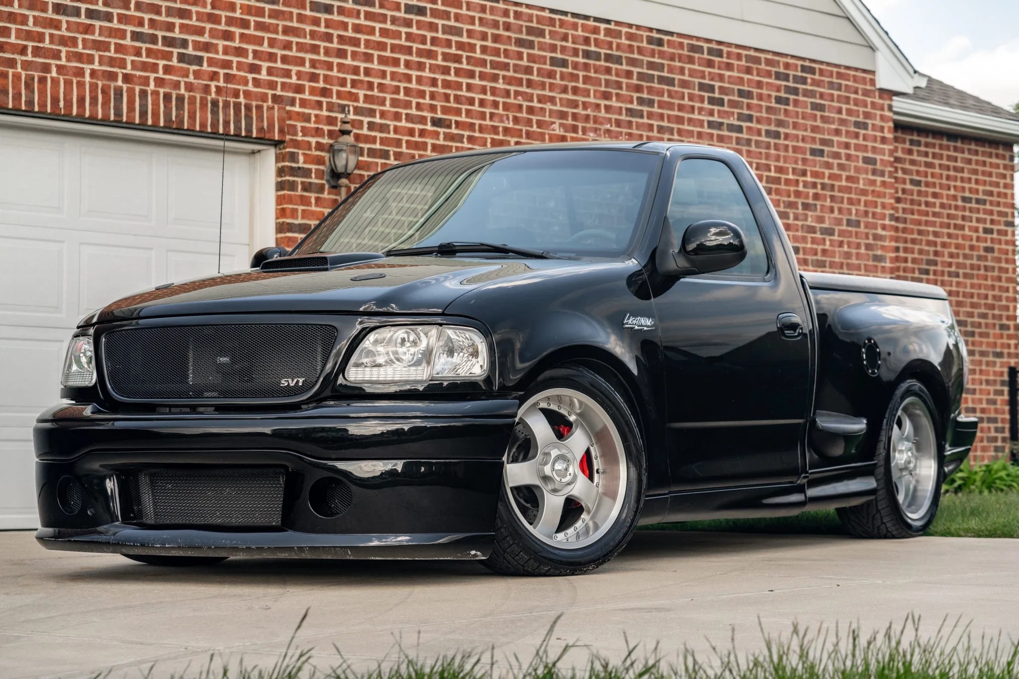 Bring a trailer bargain of the week: 2002 ford f-150 svt lightning
