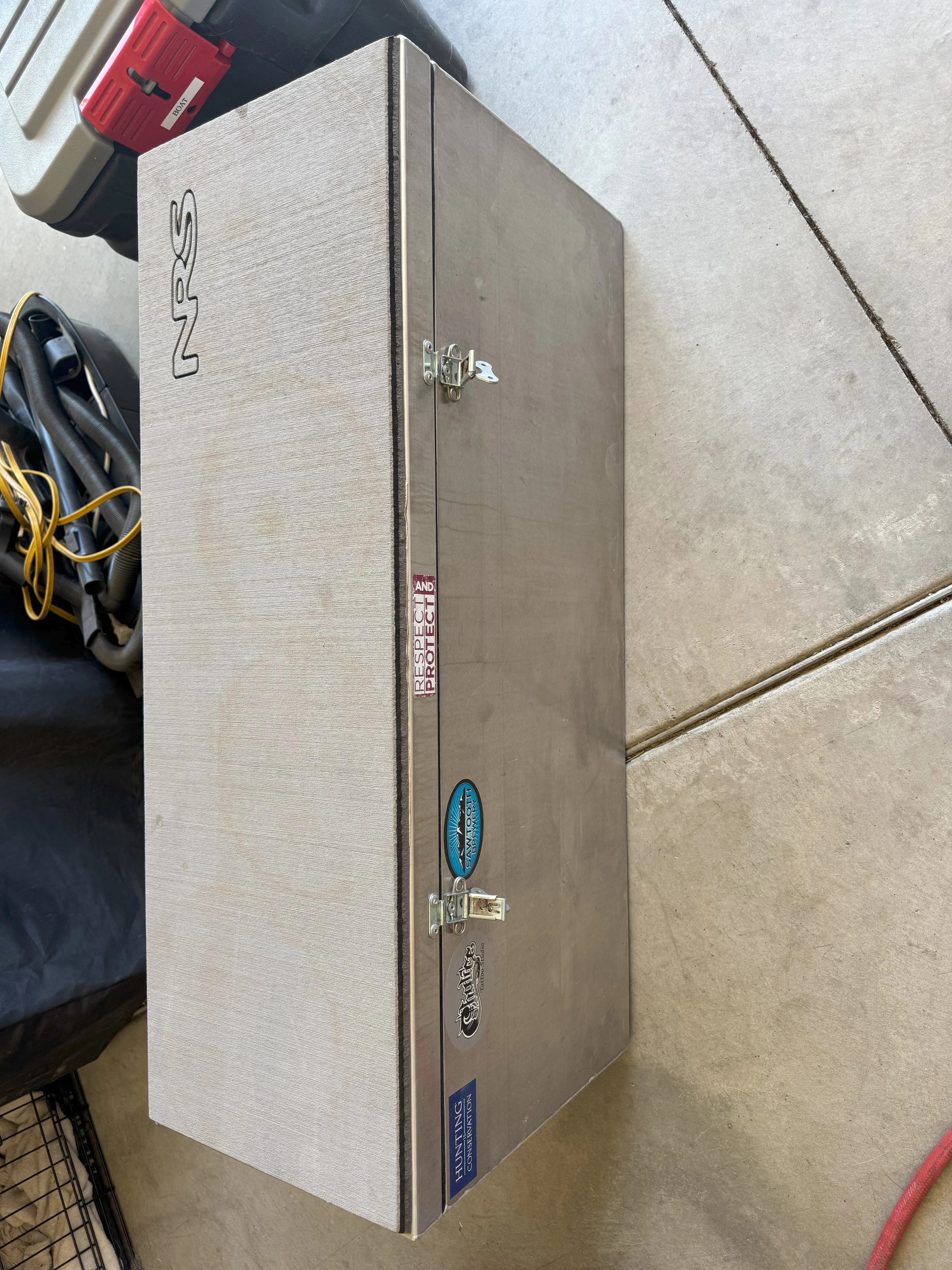 Nrs Crew Mountain Buzz - Abstract Illustrations - Creative Mobile Collection