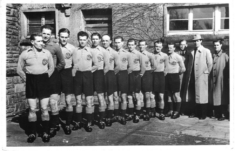 Die partie wird um 15.30 uhr angepfiffen und in der bayarena . 1955-56