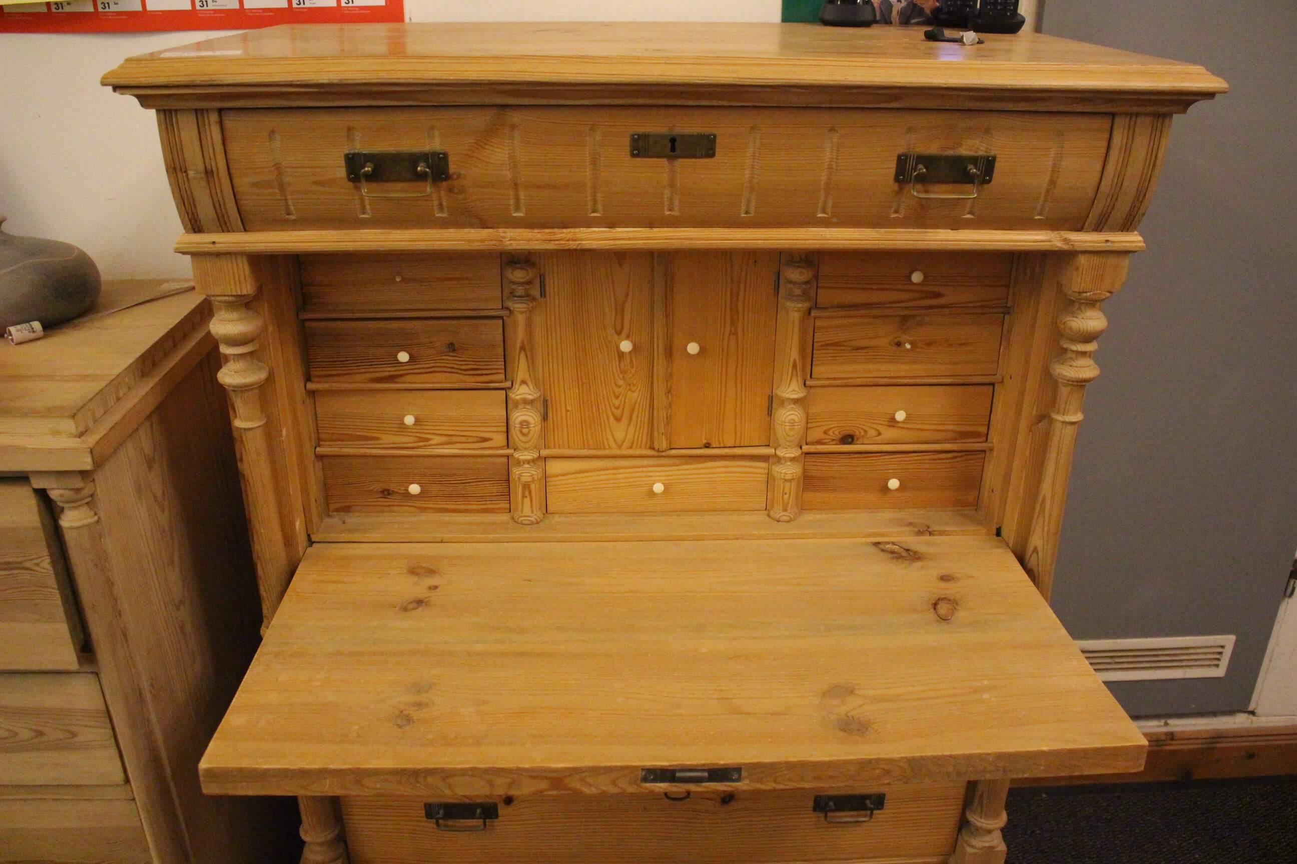 Finde jetzt schnell die besten angebote für schreibtisch antik kaufen auf allekleinanzeigen.ch. SekretÃ¤r GrÃ¼nderzeit