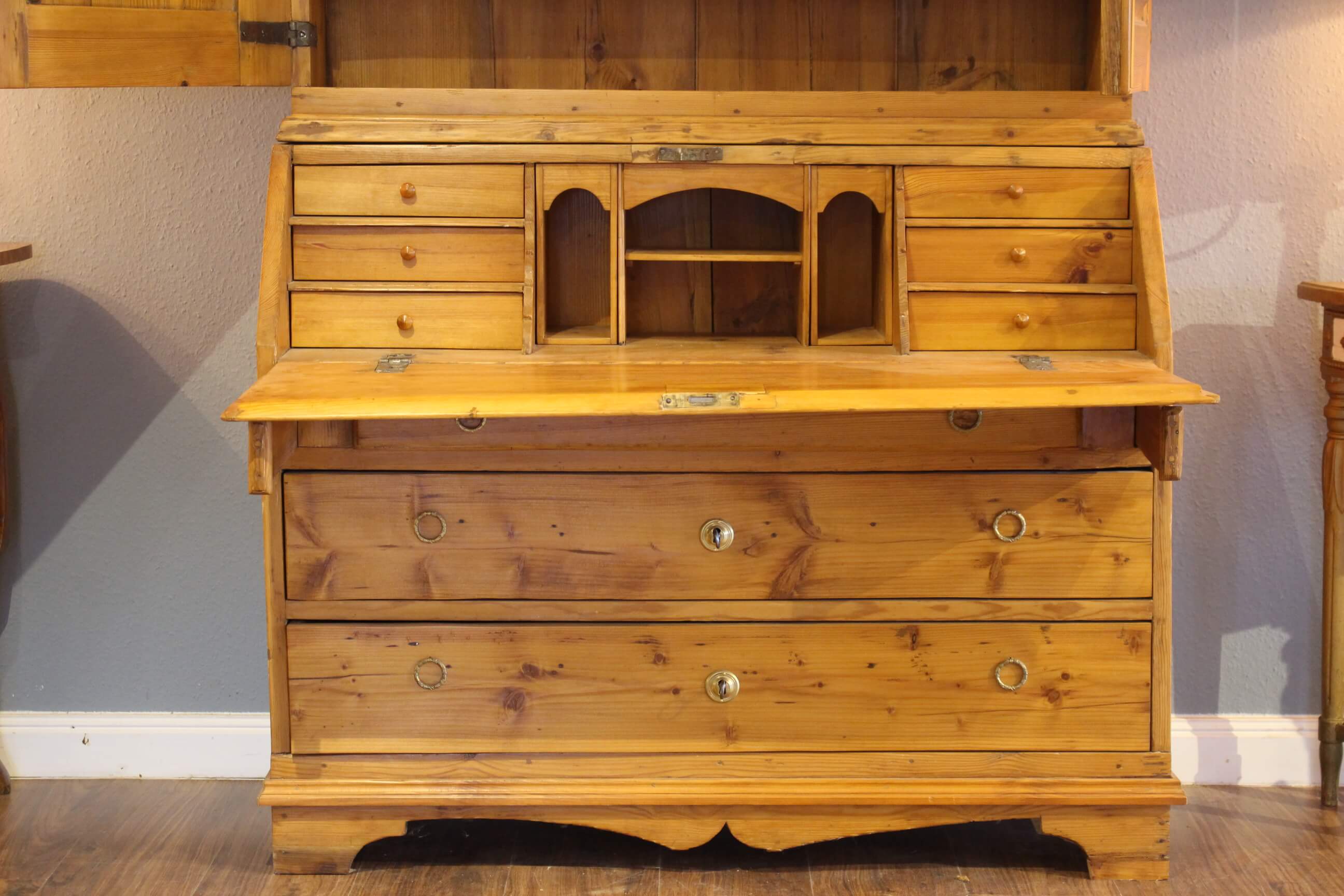 Ein kleiner schreibtisch massivholz kiefer, leichte gebrauchsspuren. Barock SekretÃ¤r mit Aufsatz