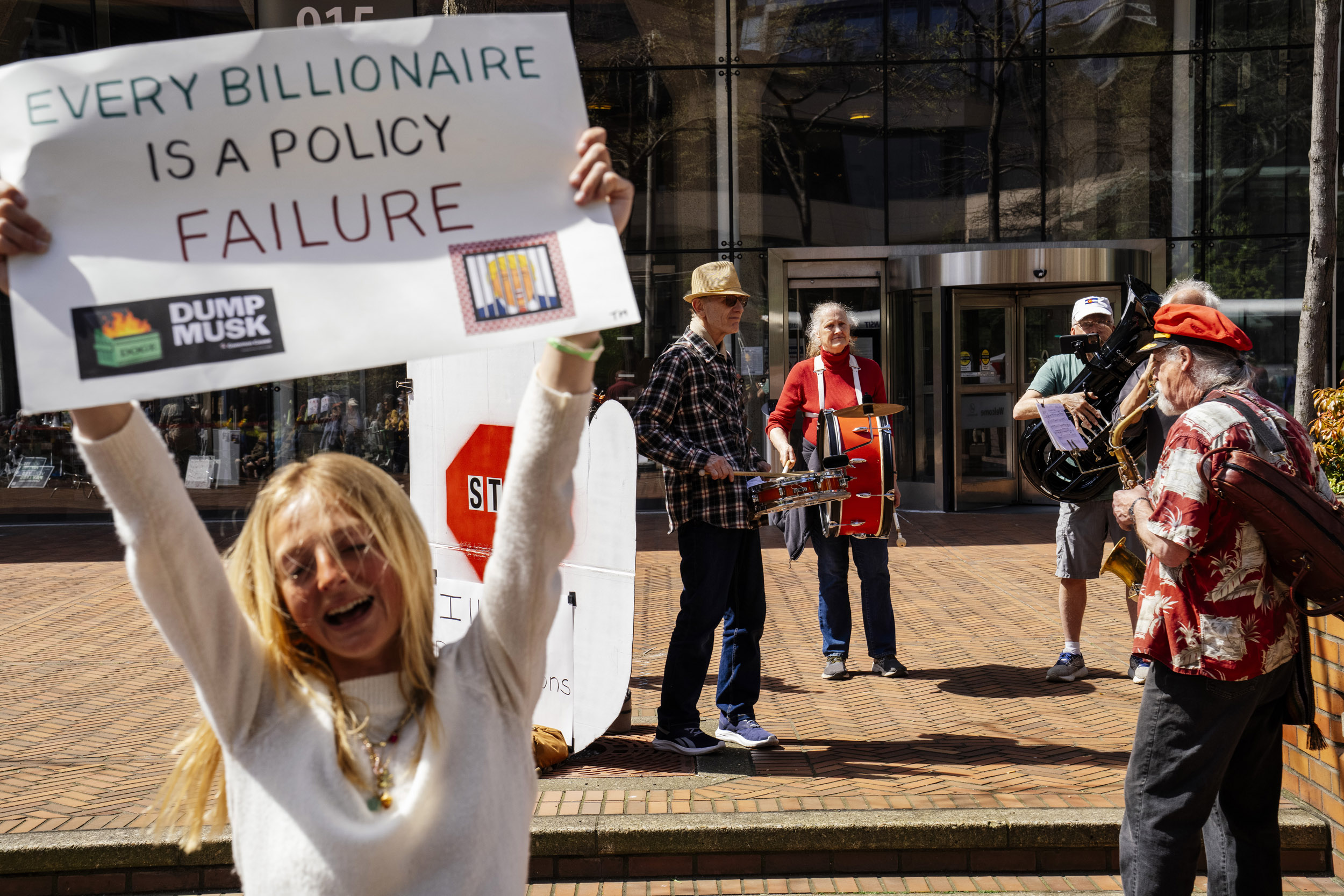 People rally in support of federal workers outside the Henry M. Jackson Federal Building in Seattle, Washington, USA, on Fri., April 25, 2025. Since the inauguration of President Donald Trump and his appointment of Elon Musk to the Department of Government Efficiency (DOGE) federal workers have faced uncertainty and layoffs around the country.