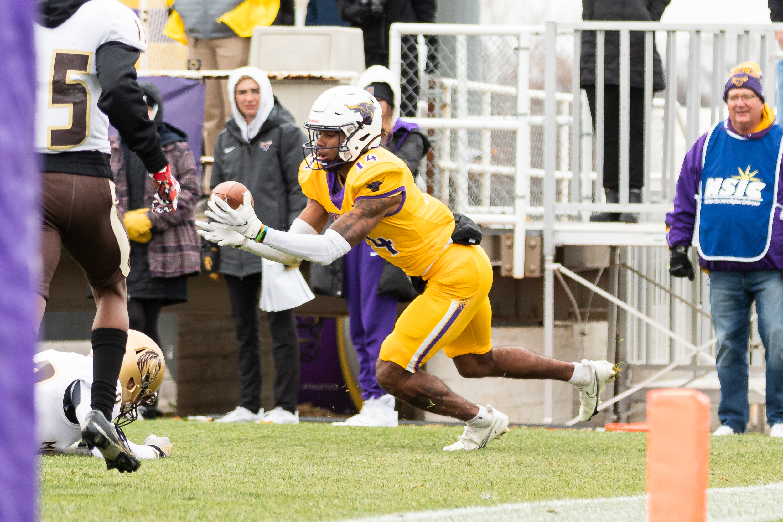 keeping-the-streak-alive-minnesota-state-now-20-0-against-southwest