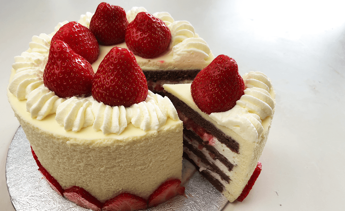 Strawberry & White Chocolate Mousse Cake