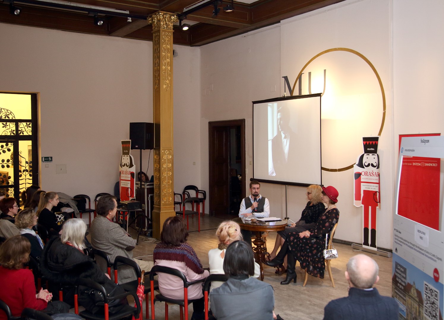 Publika u MUO za vrijeme tematskog razgovora Edine Plićanić i Leonarda Jakovine u povodu izložbe „Orašar“ (snimio: Vedran Benović)