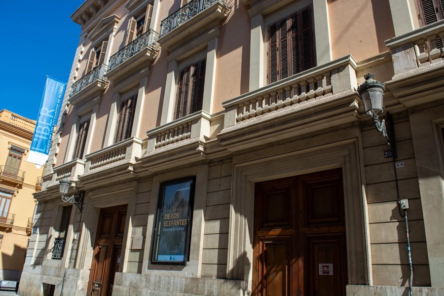 Fachada histórica del Palacio de los Marqueses de Malferit, Calle Caballeros, Valencia