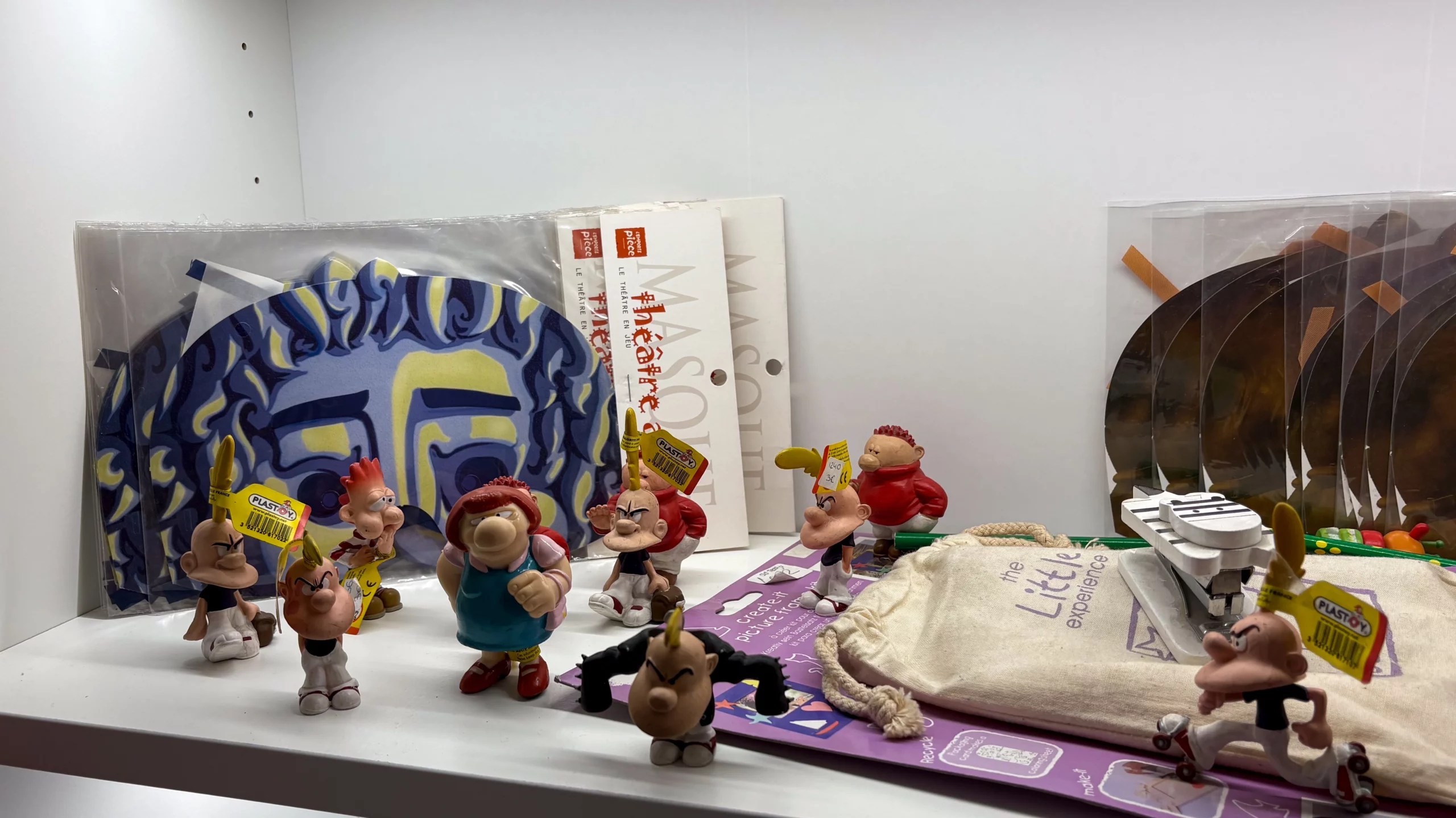 Juguetes infantiles a la venta en la tienda del Museo L'Iber de Valencia