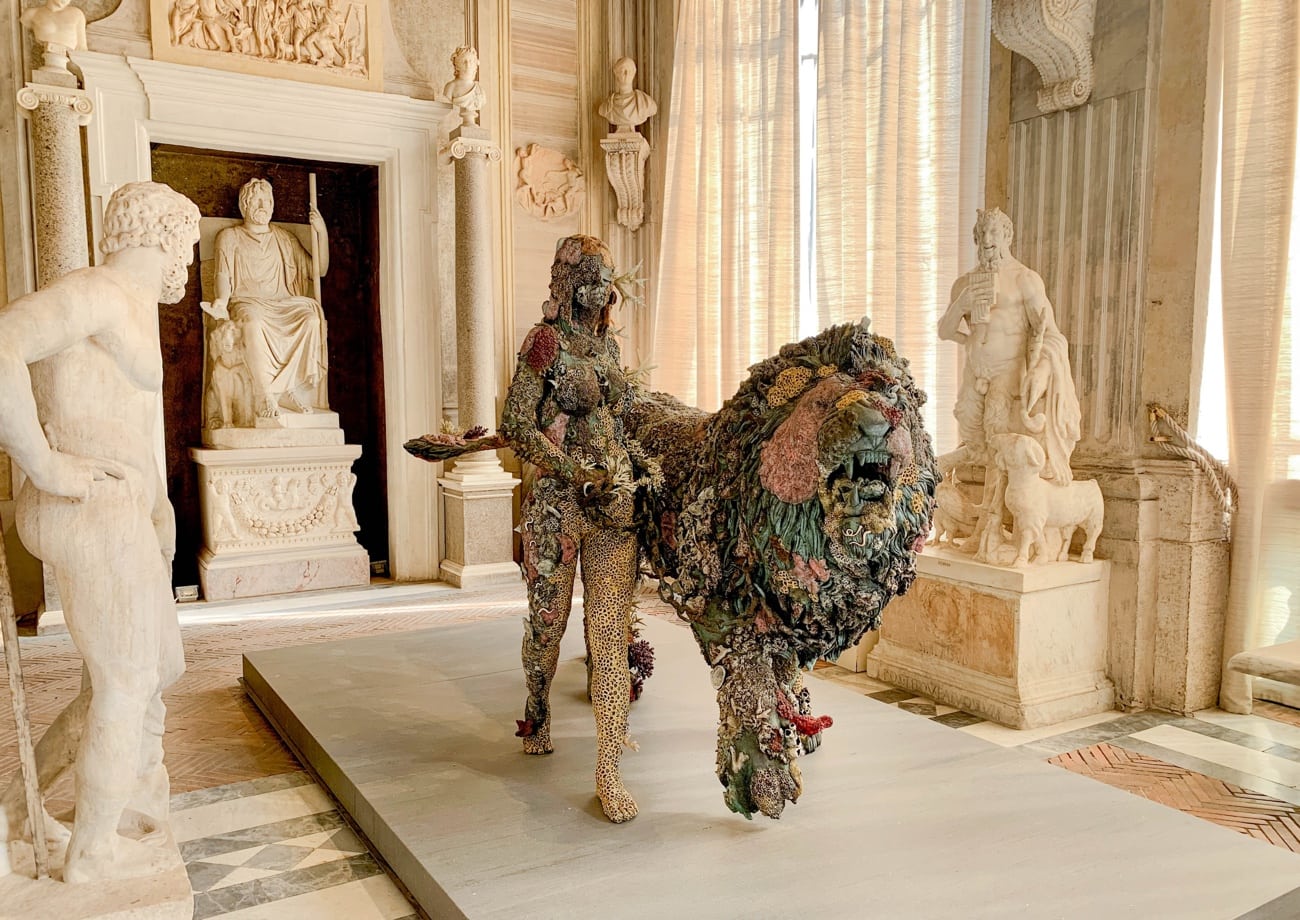 Die Ausstellung Archaeology Now Von Damien Hirst