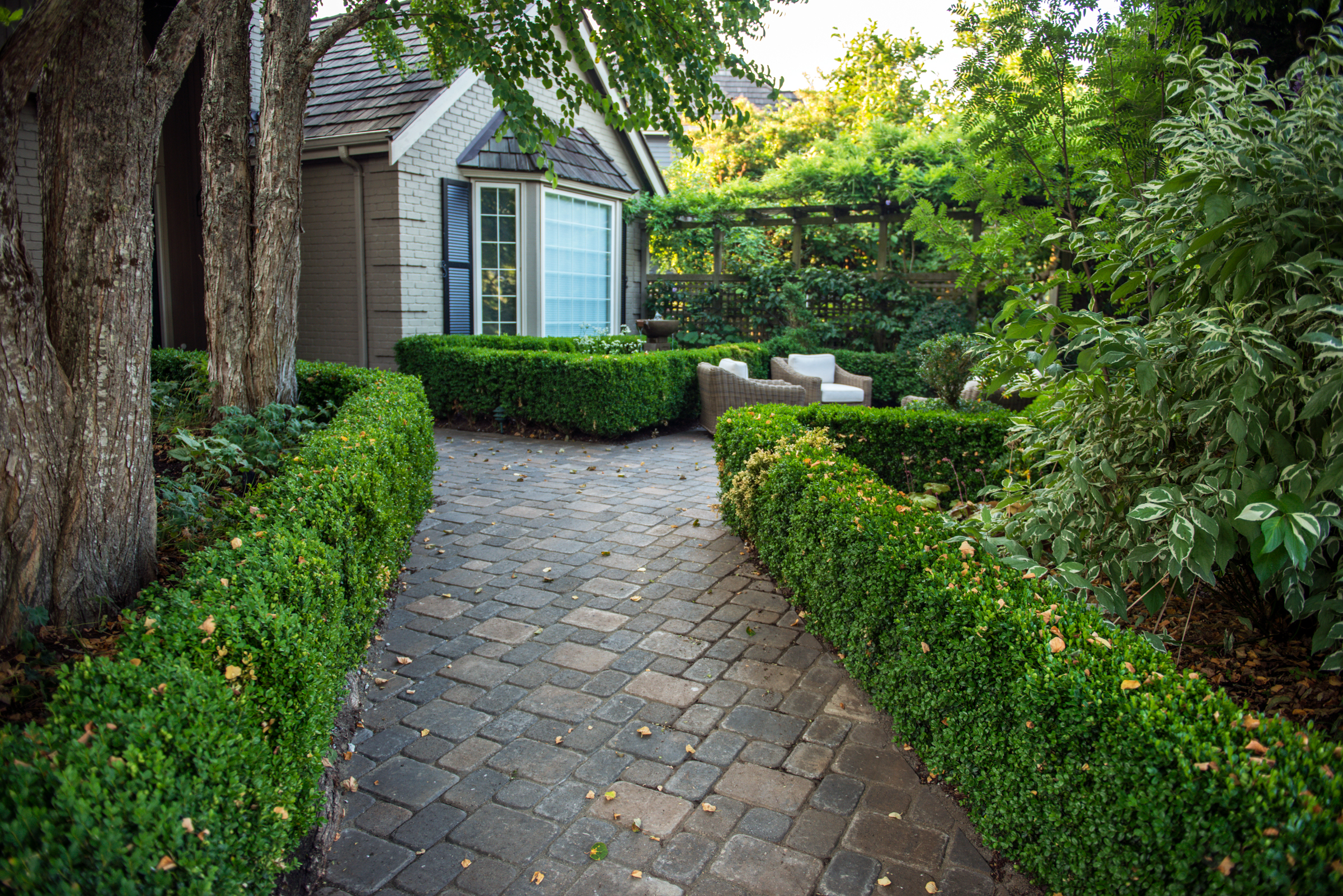 DIY Backyard Projects With Pavers And Retaining Walls: Garden 