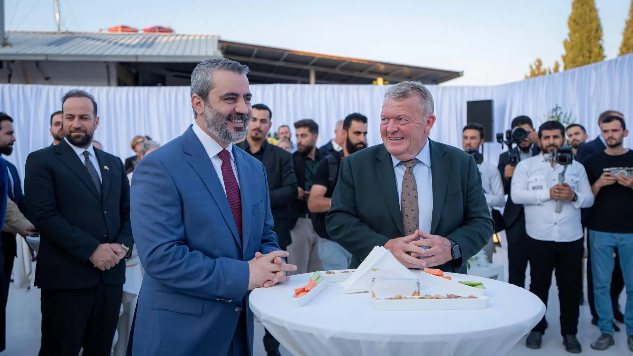 وجرى افتتاح السفارة، الاثنين 31 أغسطس/آب 2026، بحضور وزير الخارجية الدنماركي لارس لوكه راسموسن ووزير الخارجية والمغتربين السوري أسعد حسن الشيباني.