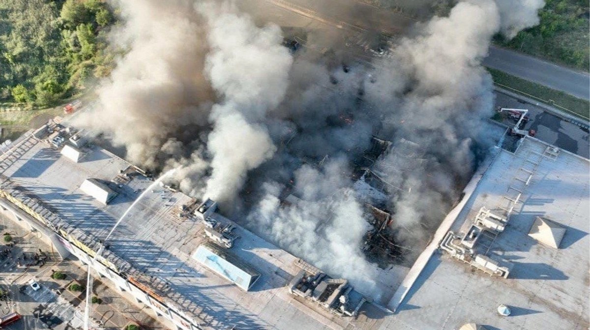 Search for survivors after 16 killed in Russian mall strike