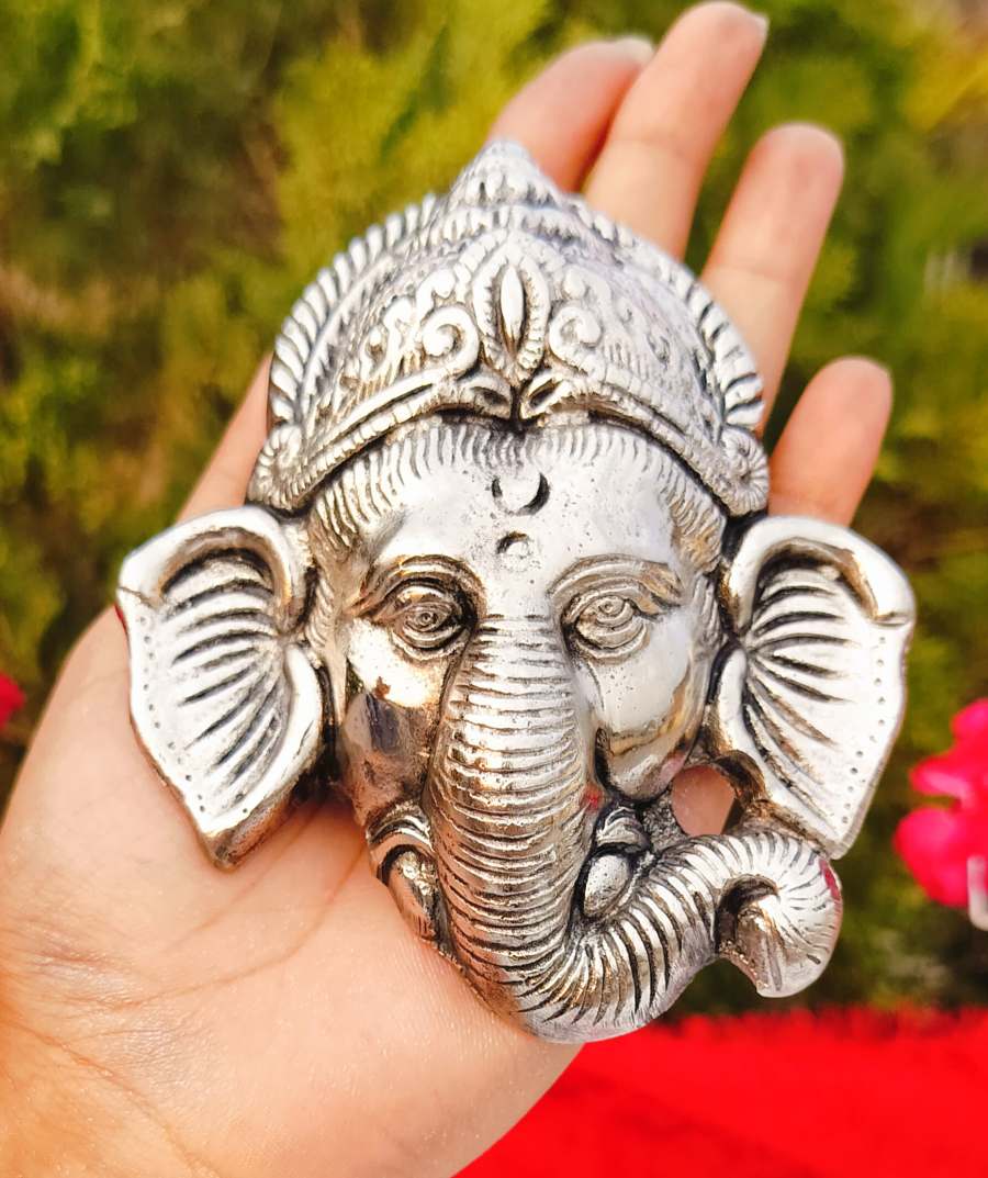 Antique German silver wall hanging Vinayak/ Ganesh ji Description 1. Wall hanging Ganesh 2. Best for return gift 3. Size -4.5" inch each 4. MOQ- 10 PIECE
