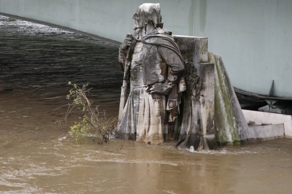 INUNDATII-IN-PARIS