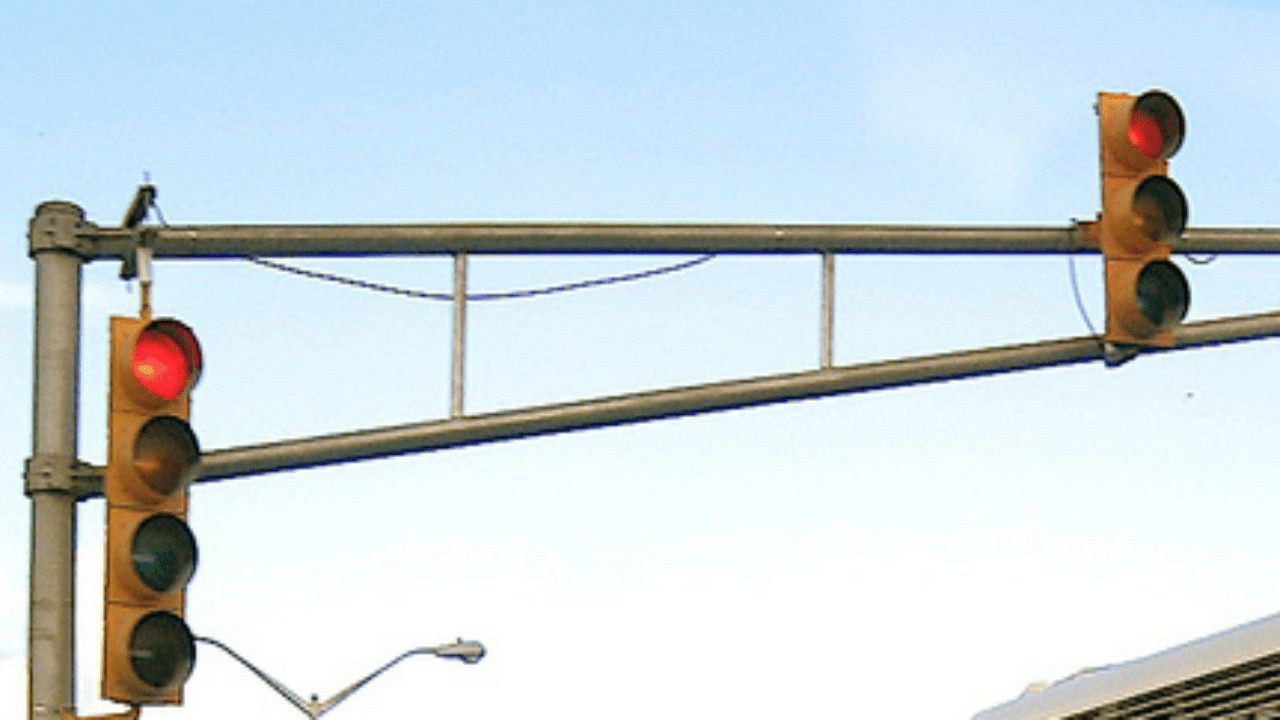 Traffic department head recommends re-introduction of traffic lights in SVG