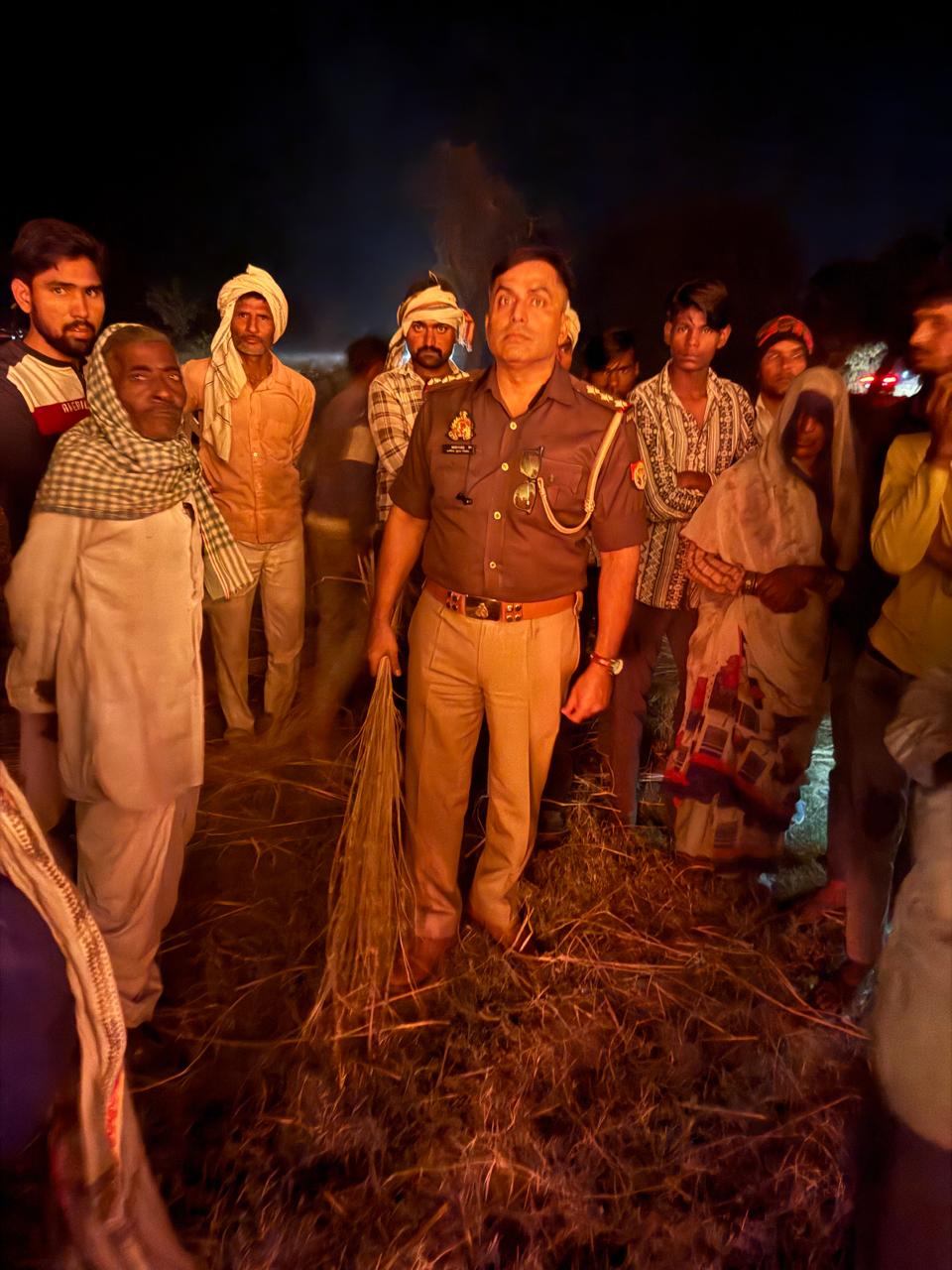 दो लाख रुपए की पराली जलकर स्वाह