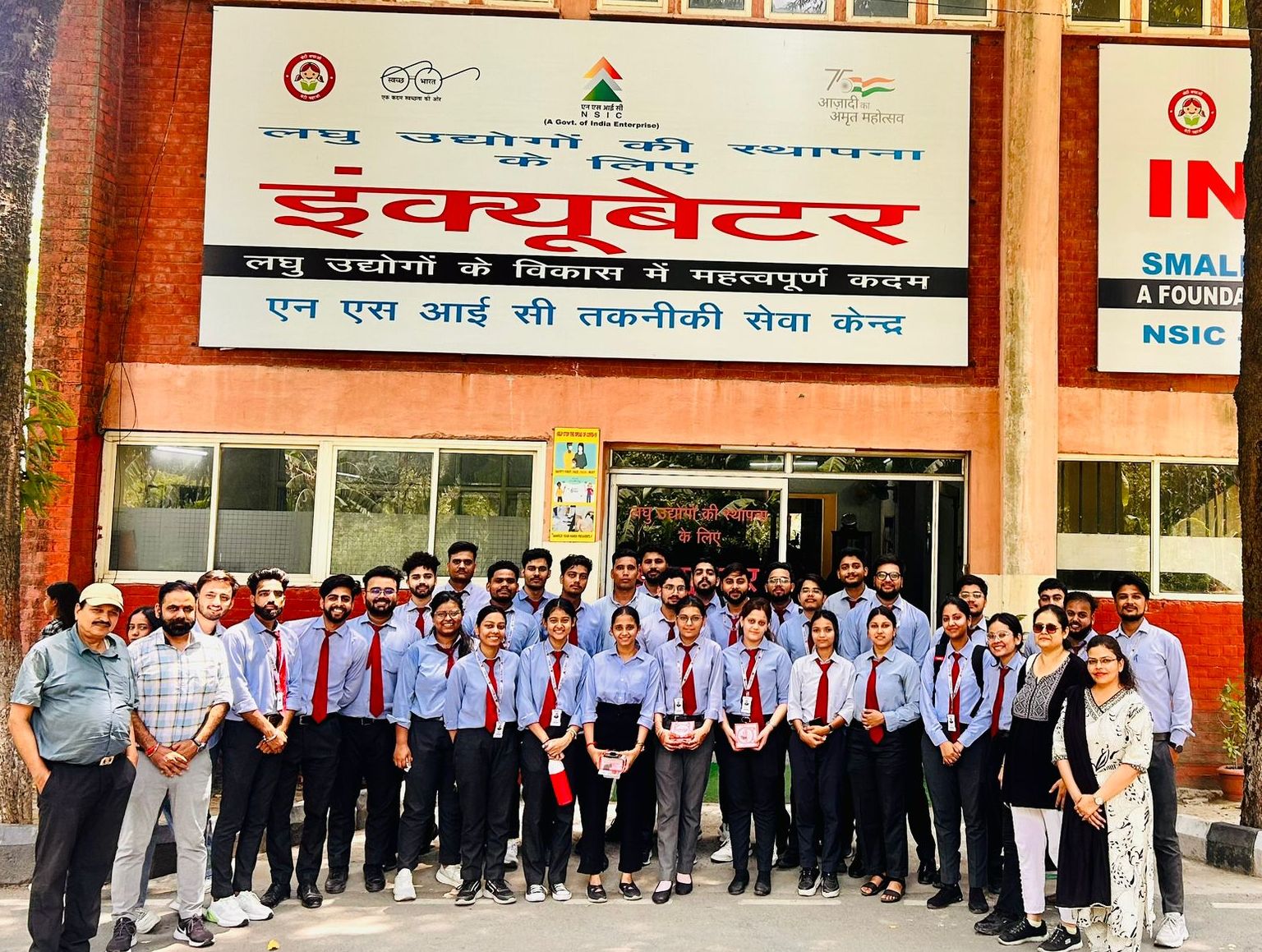 जीएल बजाज के छात्र-छात्राओं ने एनएसआईसी में सीखे उद्यमिता के गुरशैक्षिक भ्रमण से लौटकर बताईं बिजनेस इंक्यूबेशन सेण्टर की खूबियां