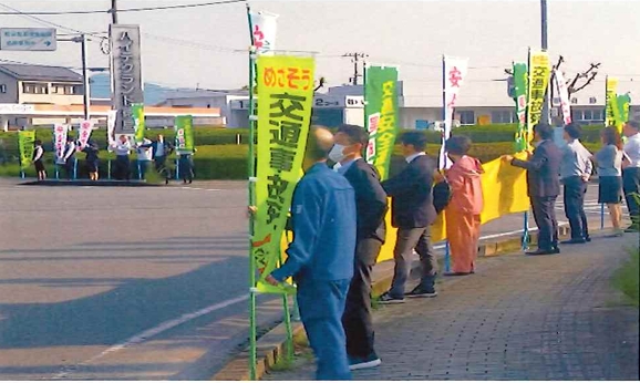 徳島県の業界団体と行政機関が初のタッグ、合同で交通安全街頭活動