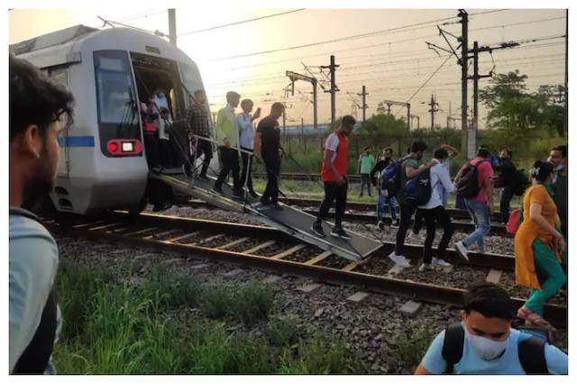 Blue line metro corridor halted due to technical issues - New Delhi Times - India Only International Newspaper - Vimarsana News