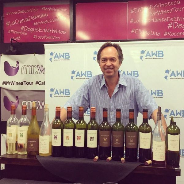 Probando los vinos de Alpamanta