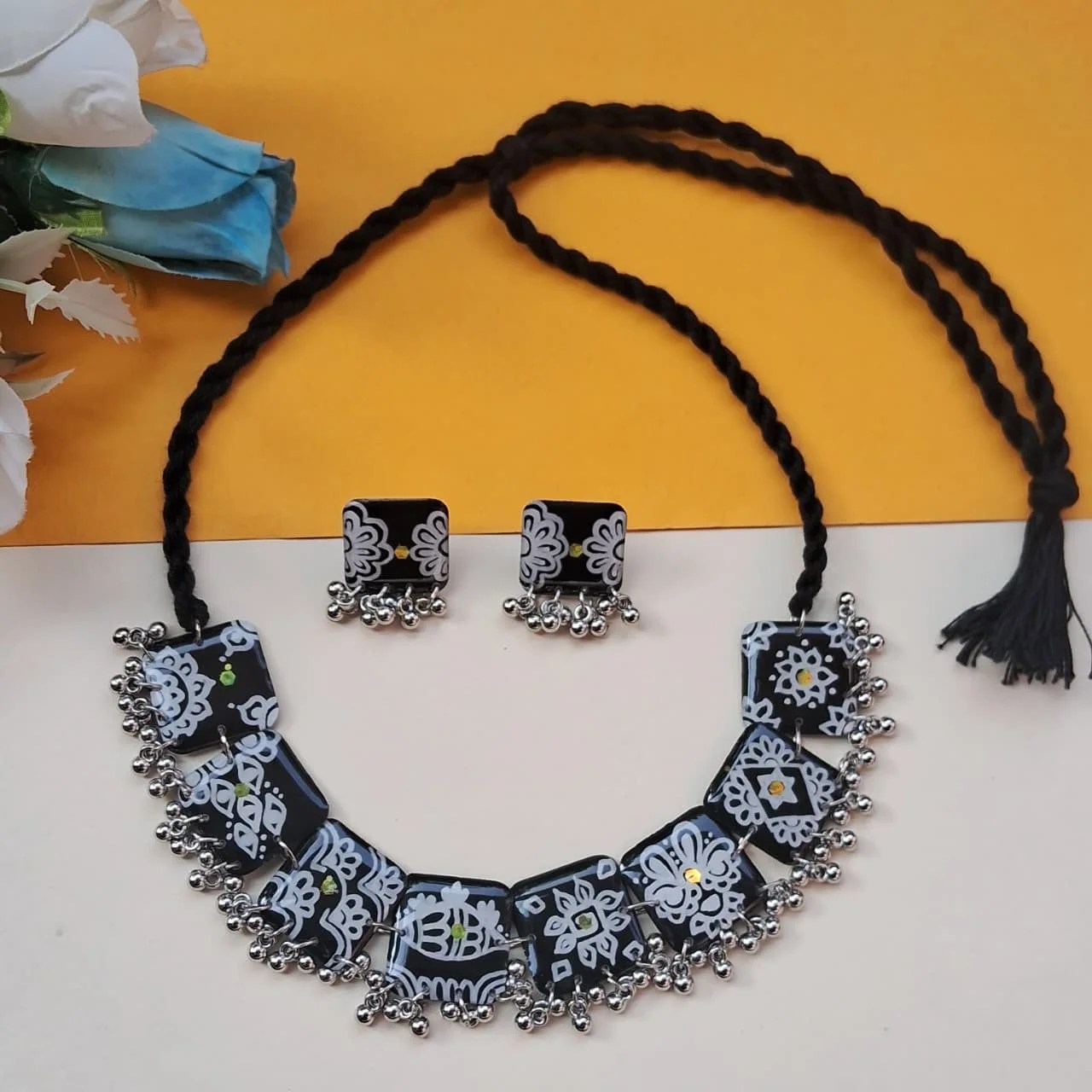 Black & White Resin Choker Necklace Set