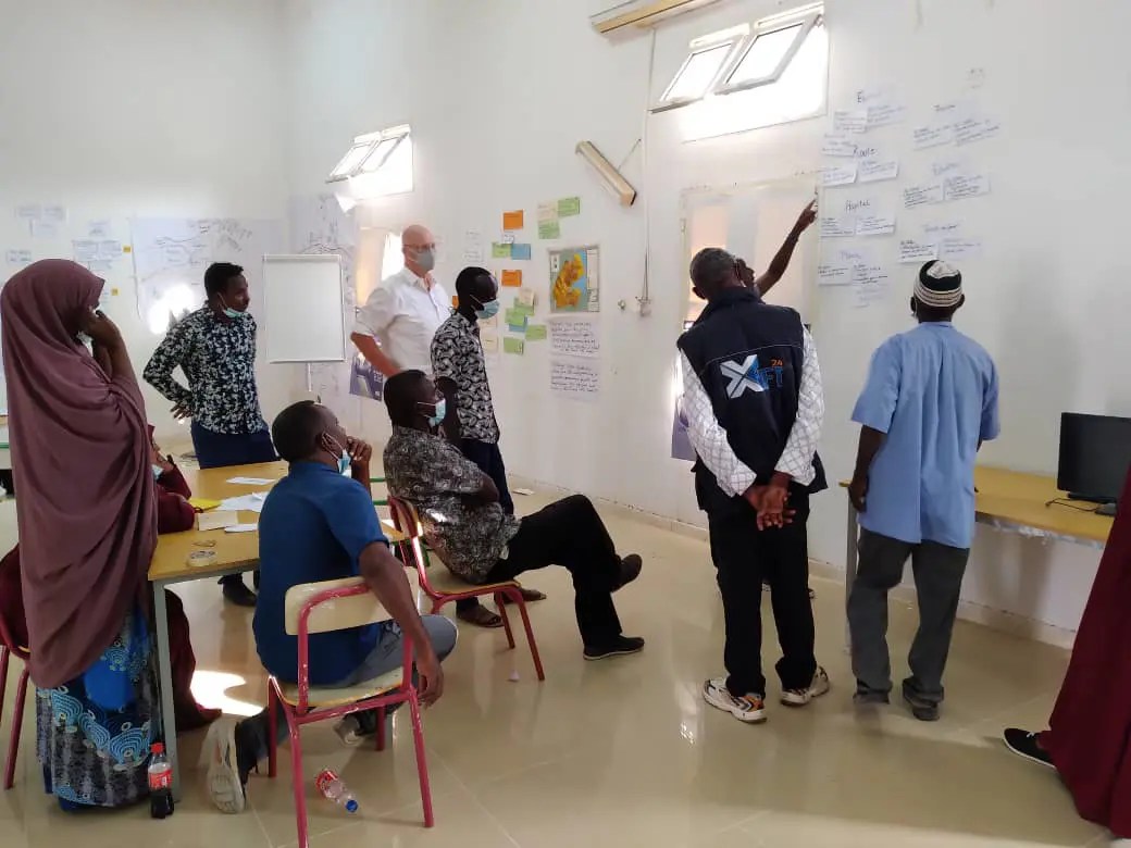 International Development Consulting - Premium Light Background Gallery - Ultra HD