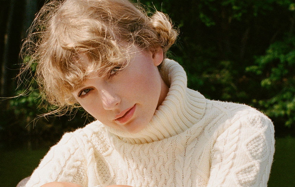 Taylor Swifts House / Meet Taylor Swift's Cats- Olivia Benson and Meredith Grey : Anyone with a bit of spare change and an appreciation for architecture—or taylor swift—now has a chance to own winfield hall.