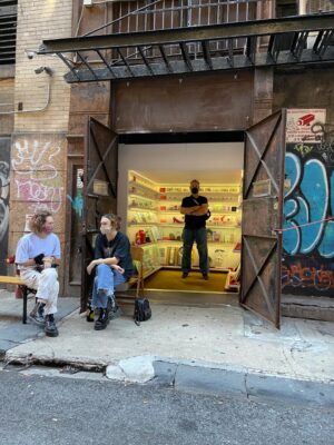 Mmuseumm and security staff. Photo: Dr. Varuni Kulasekera