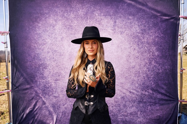 Lainey Wilson releases duet of Let It Snow with Bing Crosby