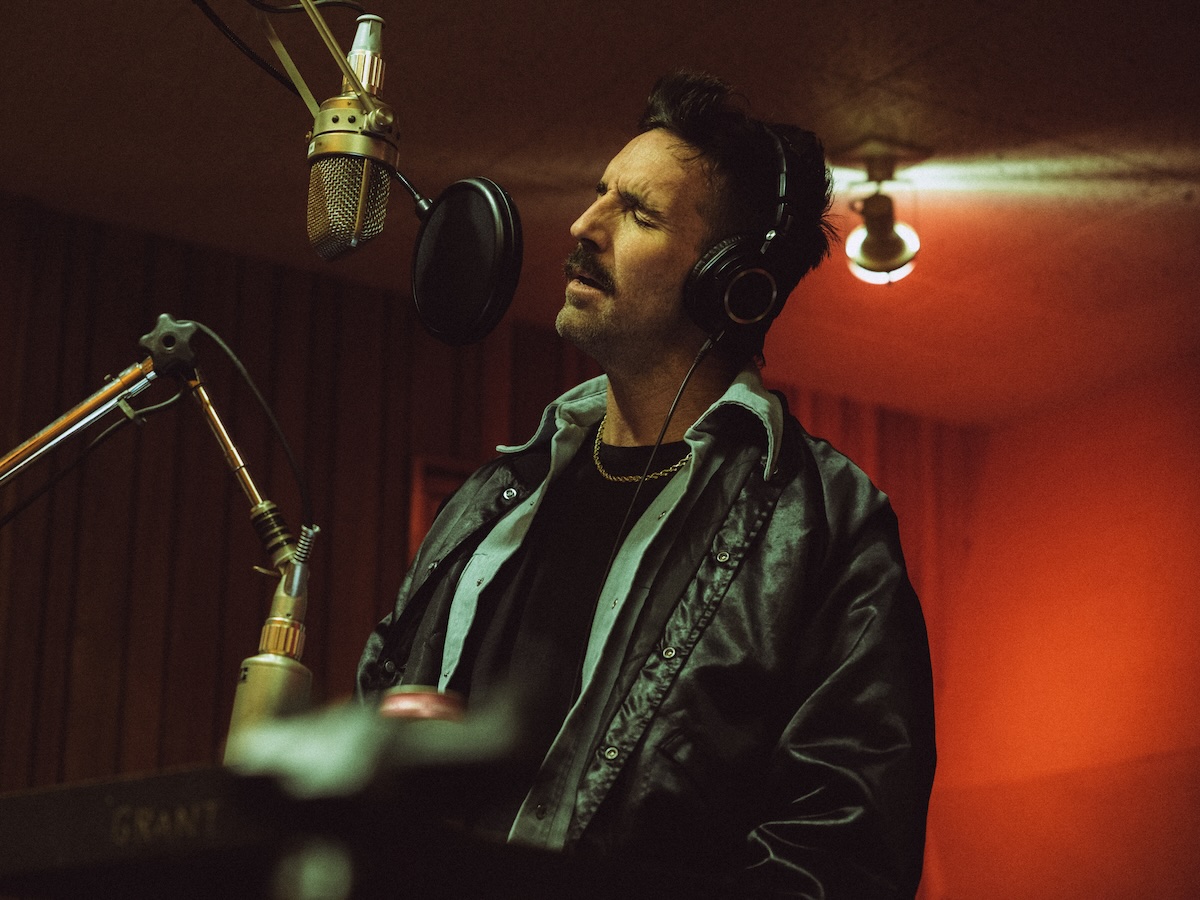 Jake Owen performing and promoting new album Dreams To Dream