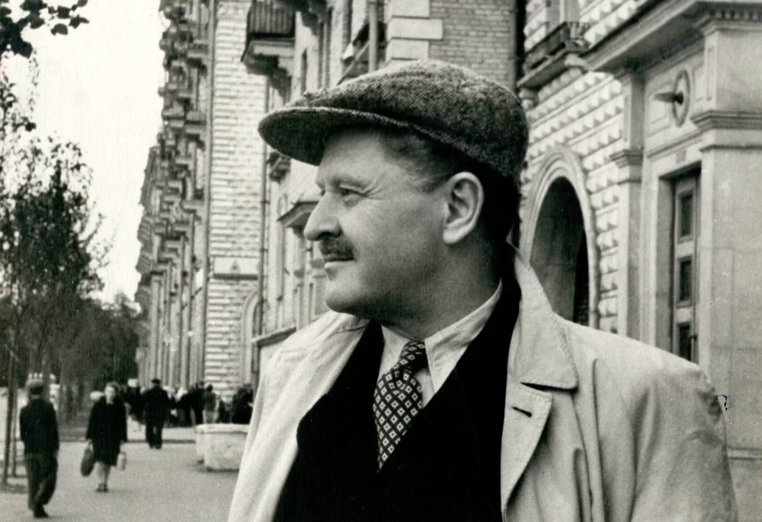 Nazım Hikmet’in Şiirlerinde Devrim ve Özgürlük Temaları