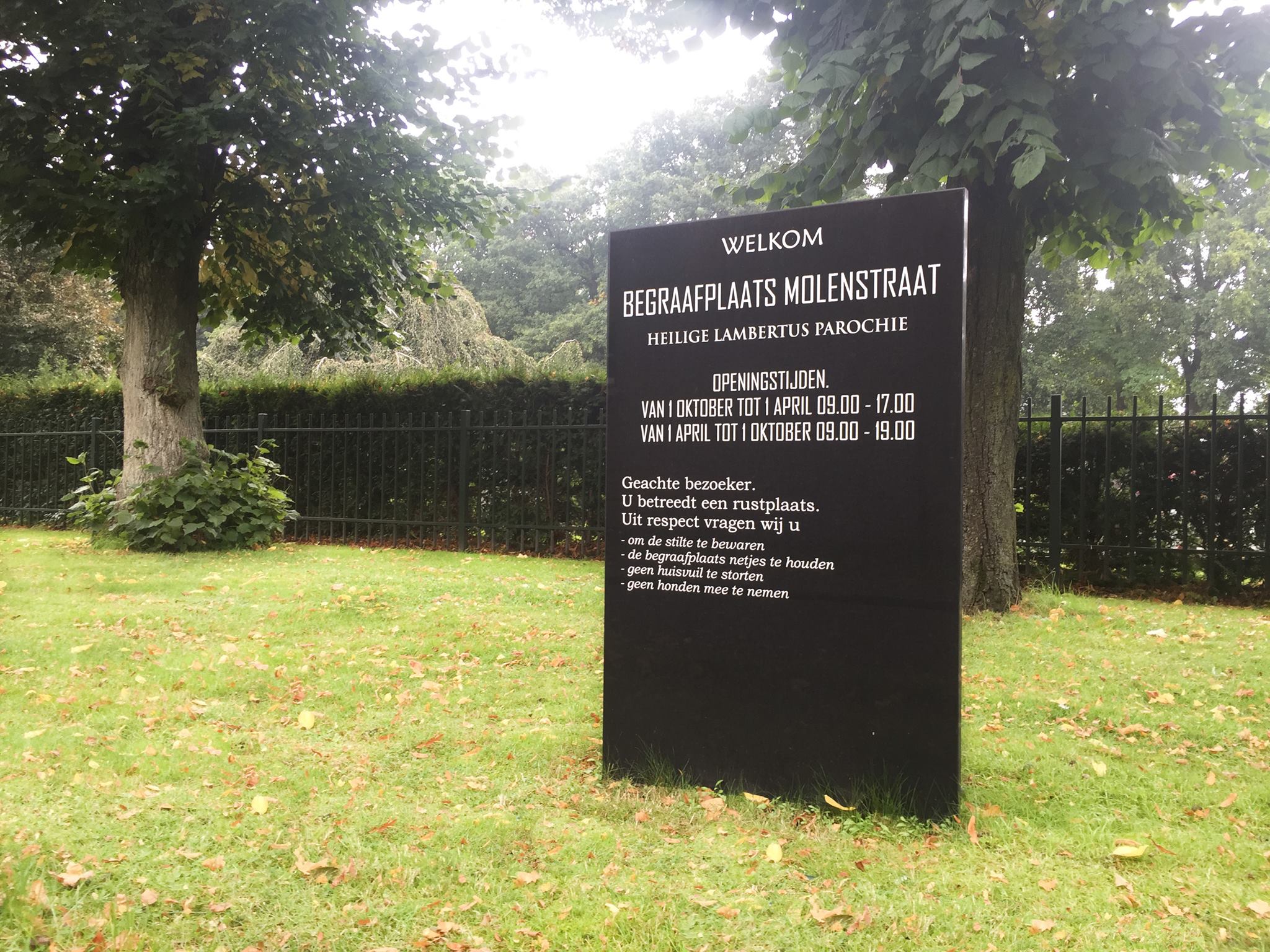 Entree begraafplaats Molenstraat in Helmond