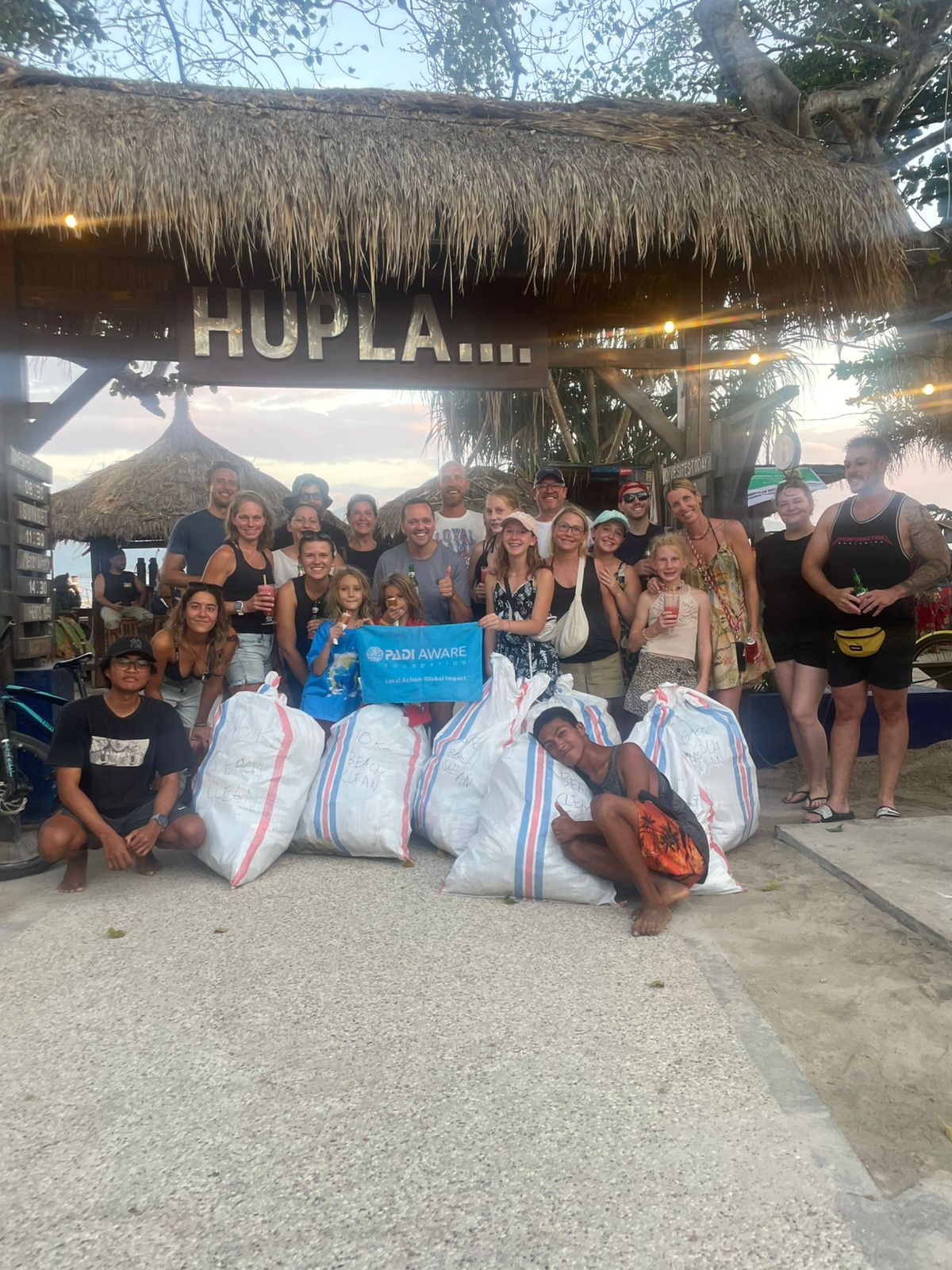 Community in Action: 65kg of Rubbish Collected During Beach Cleanup at Oceans 5 Gili Air
